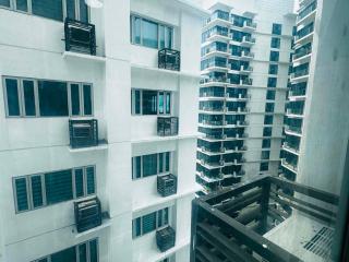 Morgan Suite BGC Shortwalk3 Venice Mall free pool gym - 1