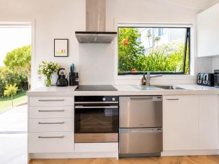 Black Cottage - Stay Waiheke - 1