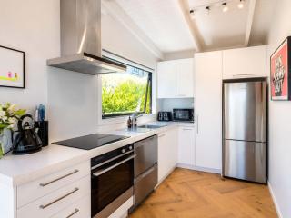 Black Cottage - Stay Waiheke - 2