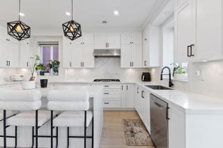 Comfy & Spacious 5BR Home in Vancouver for Groups - 0