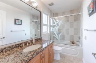 Comfy & Spacious 5BR Home in Vancouver for Groups - 5