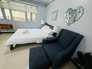 Morgan Suite BGC across5 Venice Canal Mall free Pool gym - 7