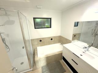 30 per cent Off - Orakei Family Oasis 4 Double Bedrooms - 5