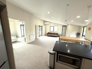 30 per cent Off - Orakei Family Oasis 4 Double Bedrooms - 4