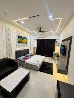 welcome to velvet stay please leave the message before booking - 3