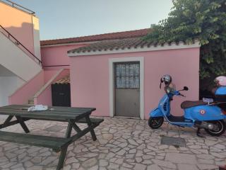 Roxanne Mini Suite With Yard - 9