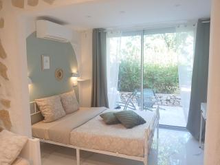Studio calme avec terrasse et piscine - 8