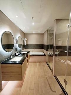 Sweet Home - Homestay apartment system at Citadines Marina Ha Long building - 4