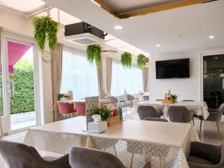 Christella Hotel Laemchabang - 4