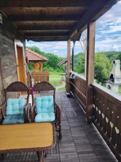 Wood & Hills Heritage Retreat with Private Spa - 4