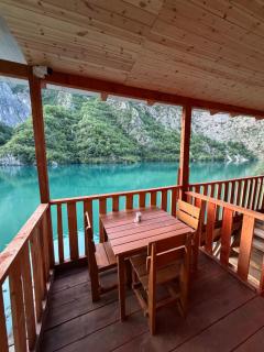 Te Panorama, Komani Lake - 9