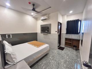Hotel Madhav Palace - 8