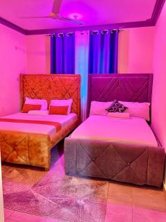 Modern 3BR Suite with Pool Access - 5