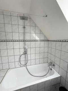 Wohnung mit 2 Schlafzimmern, Küche und Balkon, nahe A2 - 5