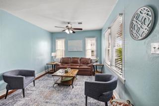 M Avenue Trio Whole Historic Triplex Sleeps 19 Walk to Galveston Beach - 9
