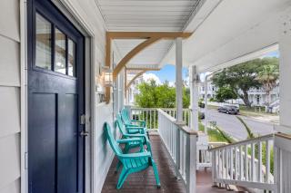 M Avenue Trio Whole Historic Triplex Sleeps 19 Walk to Galveston Beach - 1