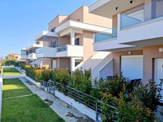 Paralia Ofriniou Iro Residence - Starlink net, Courtyard, Naturally Shaded Terrace, 100m from Beach and Top Taverns - 0