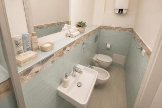 ALURE RESIDENCES 2 - 24h self check-in & private parking next to the apartment building included, CITY CENTER right on SNP Square in a quiet passage, new building, best deal in town - 3