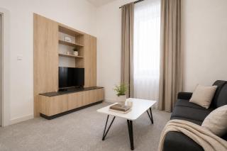 ALURE RESIDENCES 2 - 24h self check-in & private parking next to the apartment building included, CITY CENTER right on SNP Square in a quiet passage, new building, best deal in town - 8
