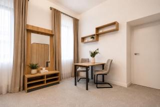 ALURE RESIDENCES 2 - 24h self check-in & private parking next to the apartment building included, CITY CENTER right on SNP Square in a quiet passage, new building, best deal in town - 5