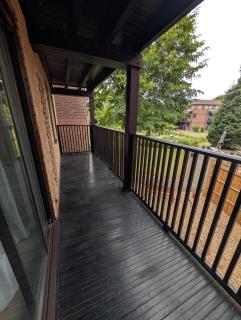 Modern 2-bed flat near QMC and city centre, with private garage - 1