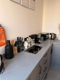 Elegant 2BR - Specious Living room - Patio - 4