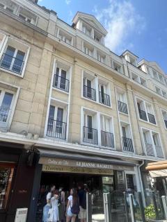 Duplex Atypique avec 5 Chambres Privées - 9