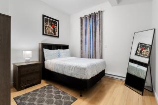 Downtown MTL Metro Access Chic 2BR Stay - 6