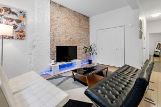 Downtown MTL Metro Access Chic 2BR Stay - 1