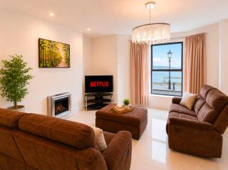 4 Bedroom Cardiff Bay View House - 9