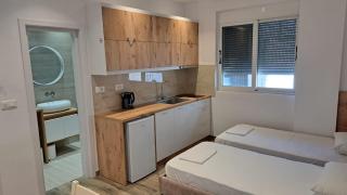 Laska Studio Apartments - 8