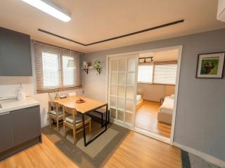 3 Private cozy apartment at Yeonnam and Hongdae - 0