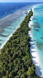 Lagoon Dhigurah - 4