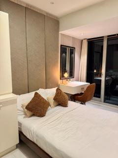 Stylish 2BR Azure Urban Residences Beach View 6 Pax with Netflix - 6