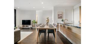 Stunning City Skyline 3BR CBD Stay With Luxe Views & Parking - 8