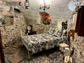 THE OLD CELLAR no shower! - 3