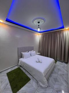 Grand appartement moderne Très propre - 9