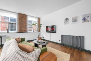 Modern 2BR I Workspace I City Centre I 3 Beds - 2