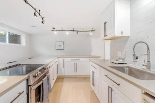 Modern 3BR With Big Kitchen & TV Rm - 7