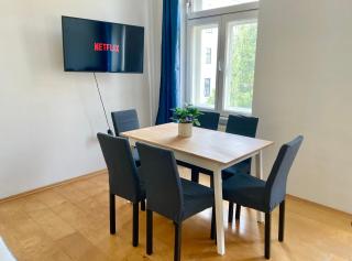 100 m2 Apartment with Balcony & Free Parking - 1