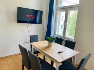 100 m2 Apartment with Balcony & Free Parking - 3