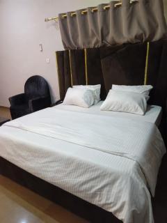 Milestone Boutique Apartments - 7