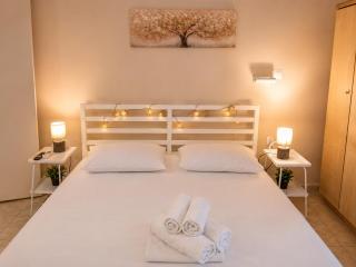 Aiolos Boutique Apartment in Glyfada - 9