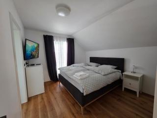 Jimmy s House - 2