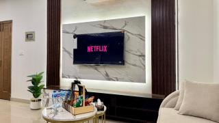Exquisite 1BR Apartment with Terrace Near Giga Mall - 0
