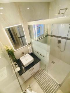 Jadens Guest House - by ZenBreak - 1