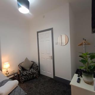 Hazel TF4 Single Room with Private Bathroom - 5