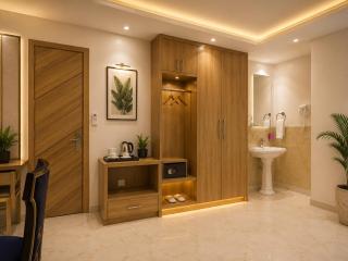 Hotel Decent Premier Suites Near Delhi Aerocity - 1