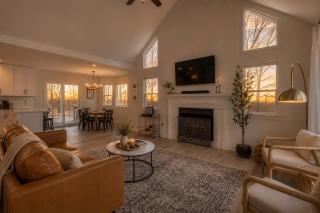 Woodland Retreat - Modern Comfort Near Nashville - 8