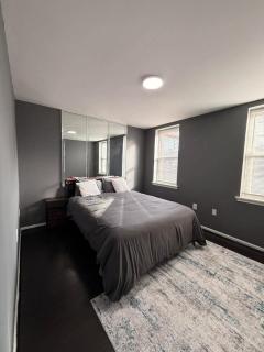 Cozy 2 BR home in South Philly - Easy City Access - 4